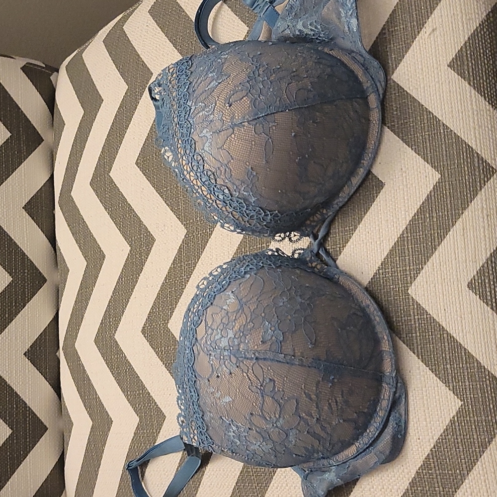 Bombshell Victoria's Secret 36C bra